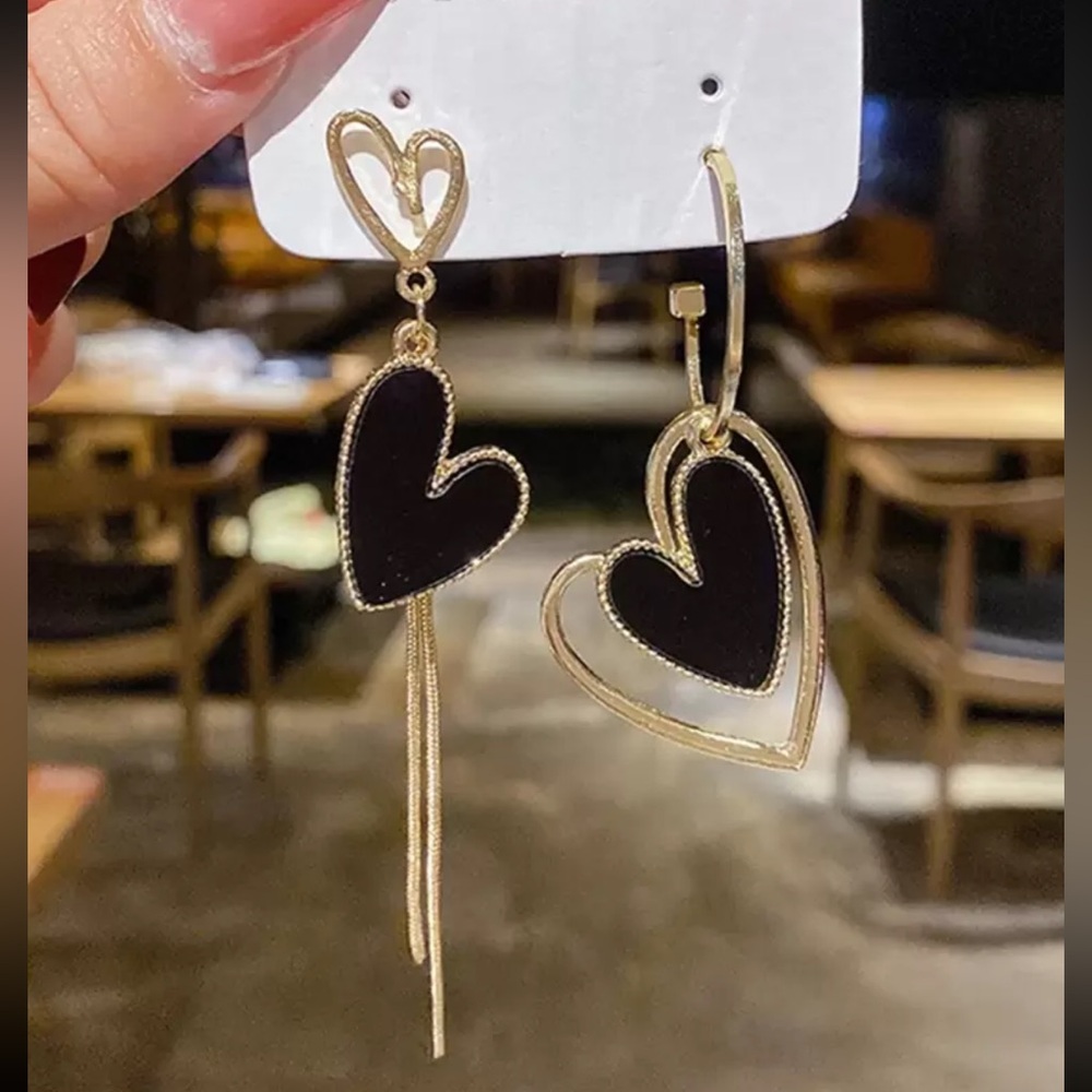 Black and Gold Mismatched Heart Drop Earrings - Picture 2 of 3